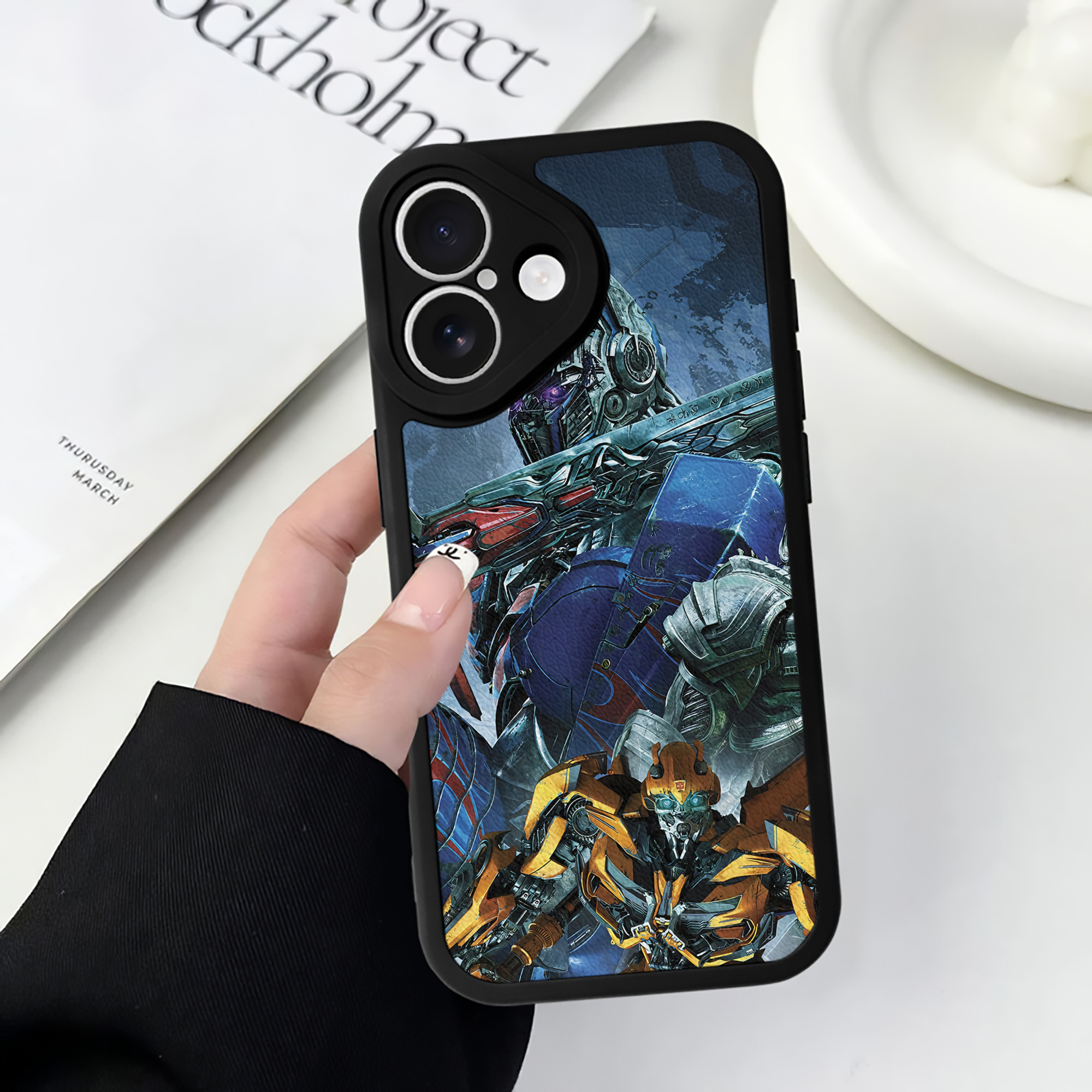 （画像用） Transformers トランスフォーマー 【iPhone 16シリーズ対応】シリコンスマホケース（レザー調） 材質：シリコン